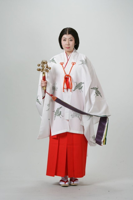 カテゴリーEの衣裳の画像